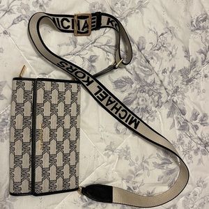 MIchael Kors cross body